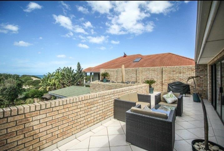 4 Bedroom Property for Sale in Bluewater Bay Eastern Cape